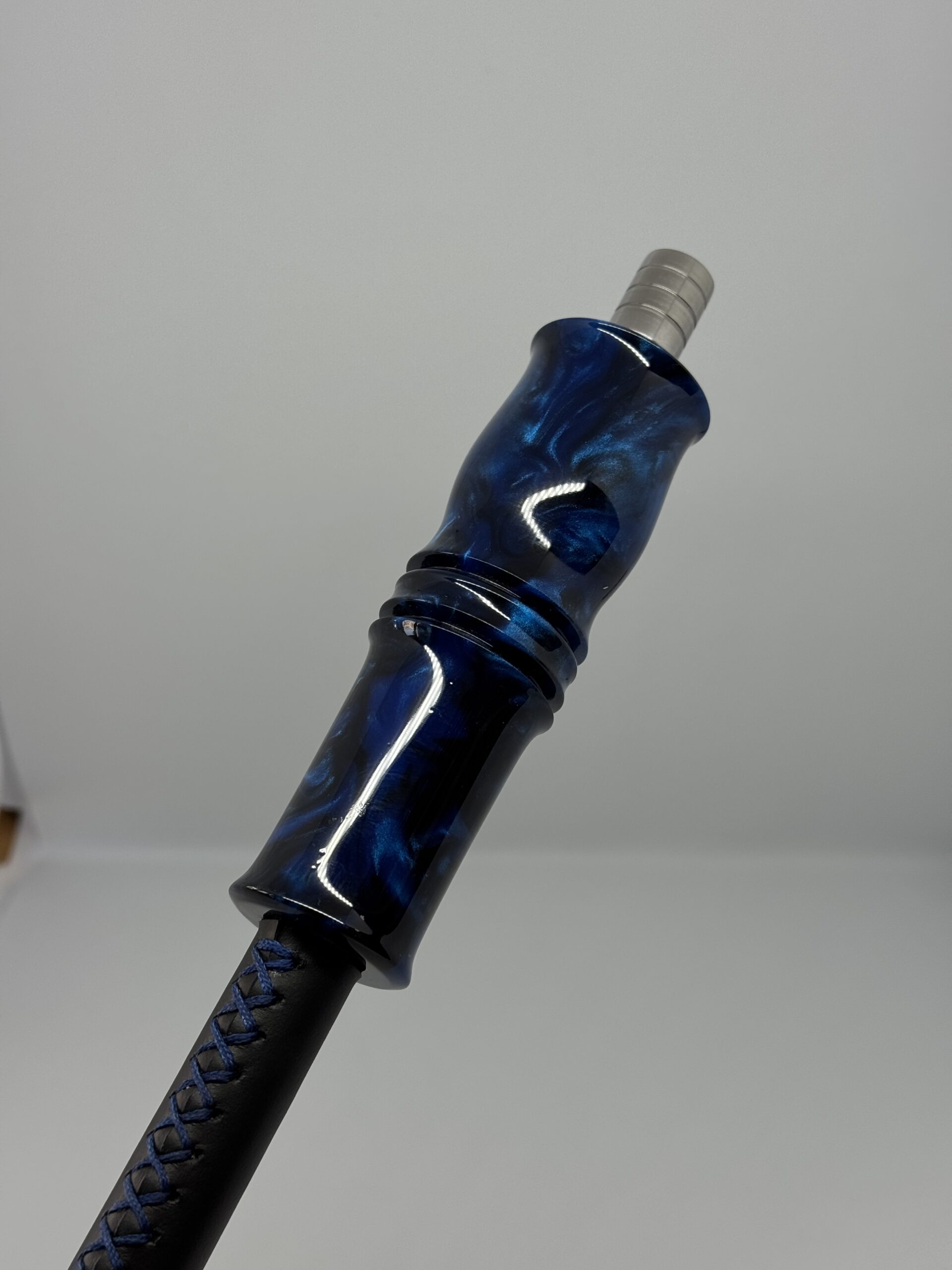 VM HandMade - Mammoth - Black Blue - ידית ייחודית לנרגילה – תמונה 2