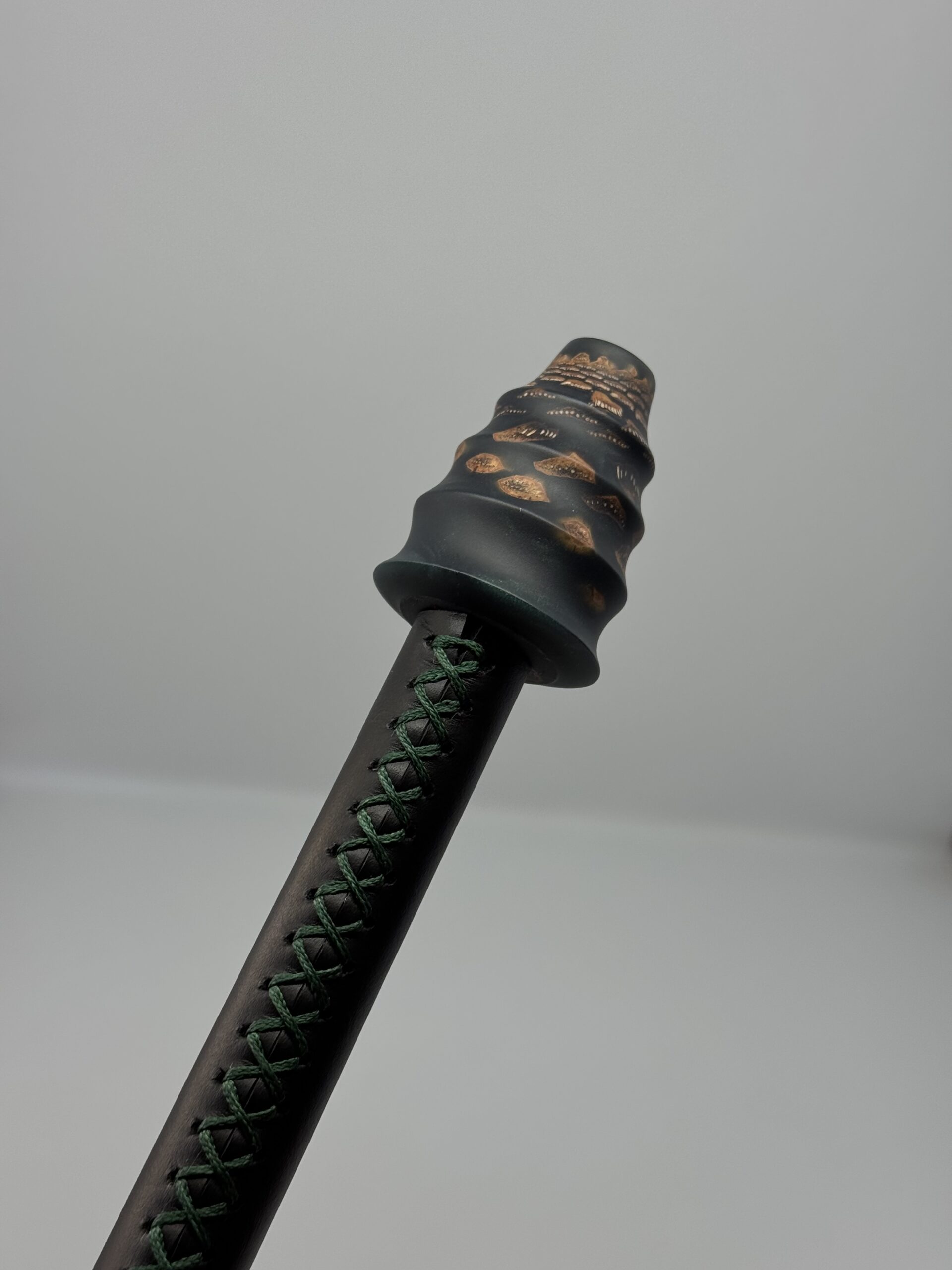 VM HandMade - Mammoth - Black Green - ידית ייחודית לנרגילה – תמונה 3